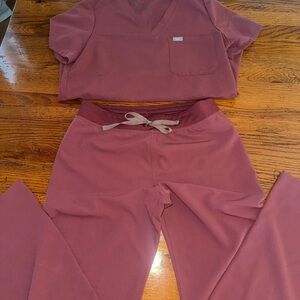 Women’s Figs Dusty Rose Scrub Set